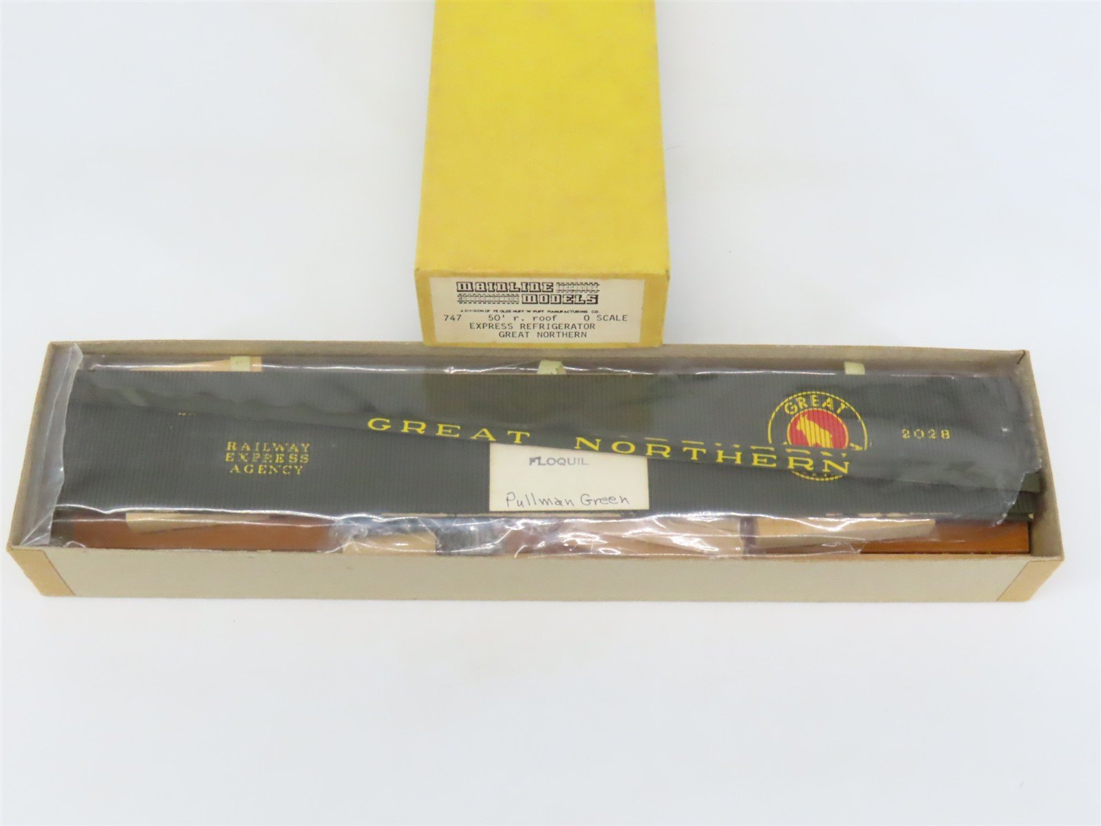 O Scale 2-Rail Mainline Models 747 GN 50' REA Express Reefer Car #2028 Kit