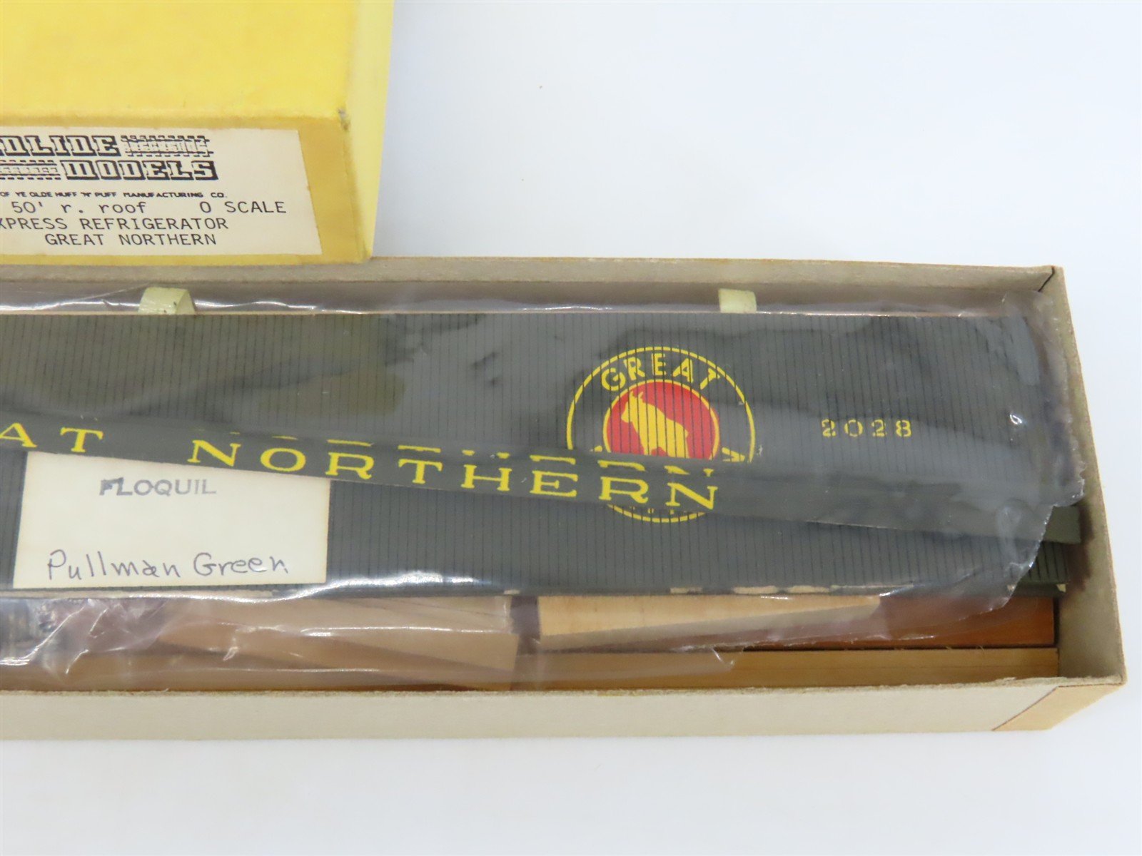 O Scale 2-Rail Mainline Models 747 GN 50' REA Express Reefer Car #2028 Kit