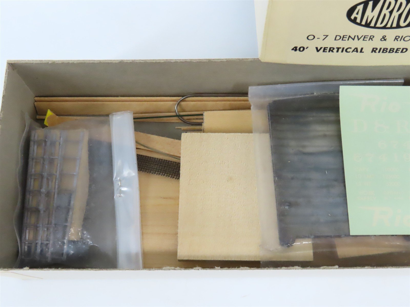 O Scale 2-Rail Ambroid O-7 DRGW Rio Grande 40' Vertical Ribbed Boxcar #67400 Kit