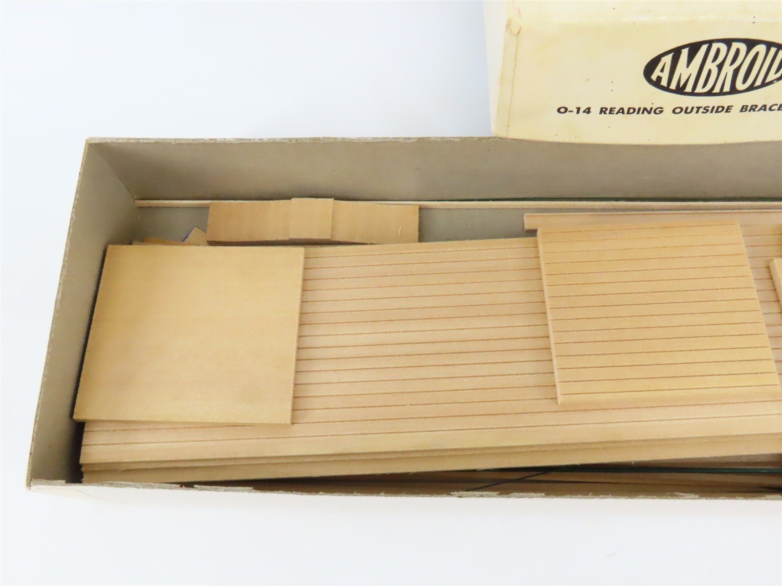 O Scale 2-Rail Ambroid Craftsman Kit #O-14 Undecorated RDG Outside-Braced Reefer