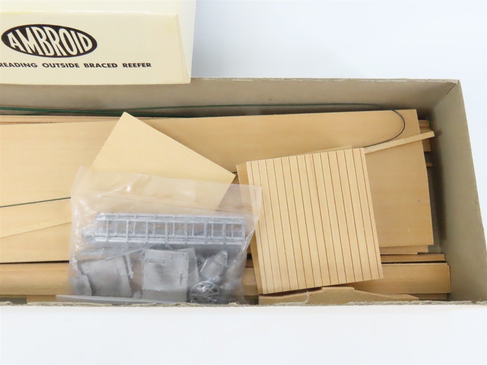 O Scale 2-Rail Ambroid Craftsman Kit #O-14 Undecorated RDG Outside-Braced Reefer