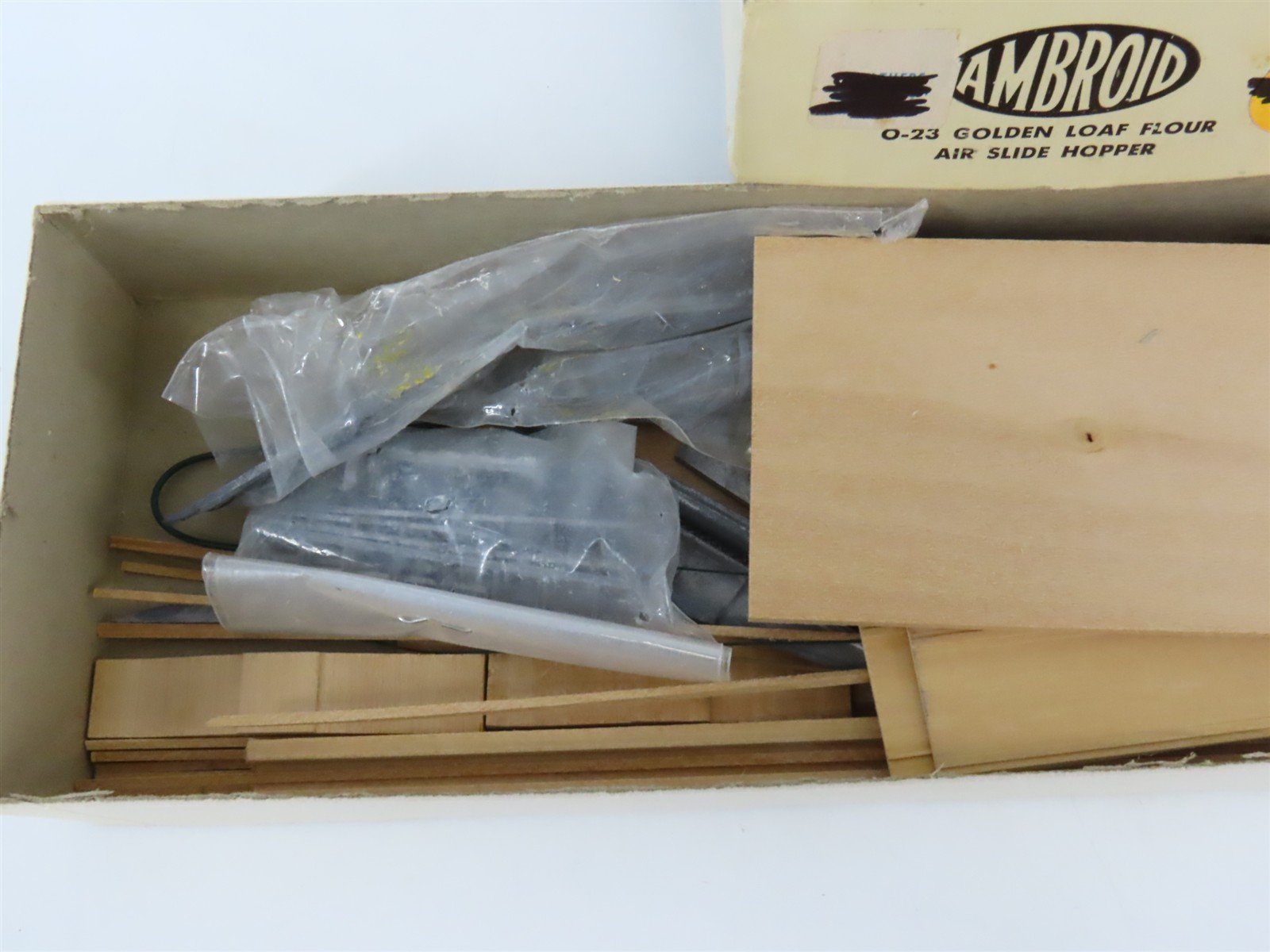 O 2-Rail Ambroid Craftsman Kit #O-23 Undecorated Golden Loaf Airslide Hopper