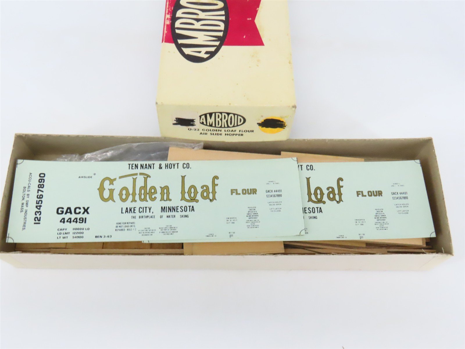 O 2-Rail Ambroid Craftsman Kit #O-23 Undecorated Golden Loaf Airslide Hopper
