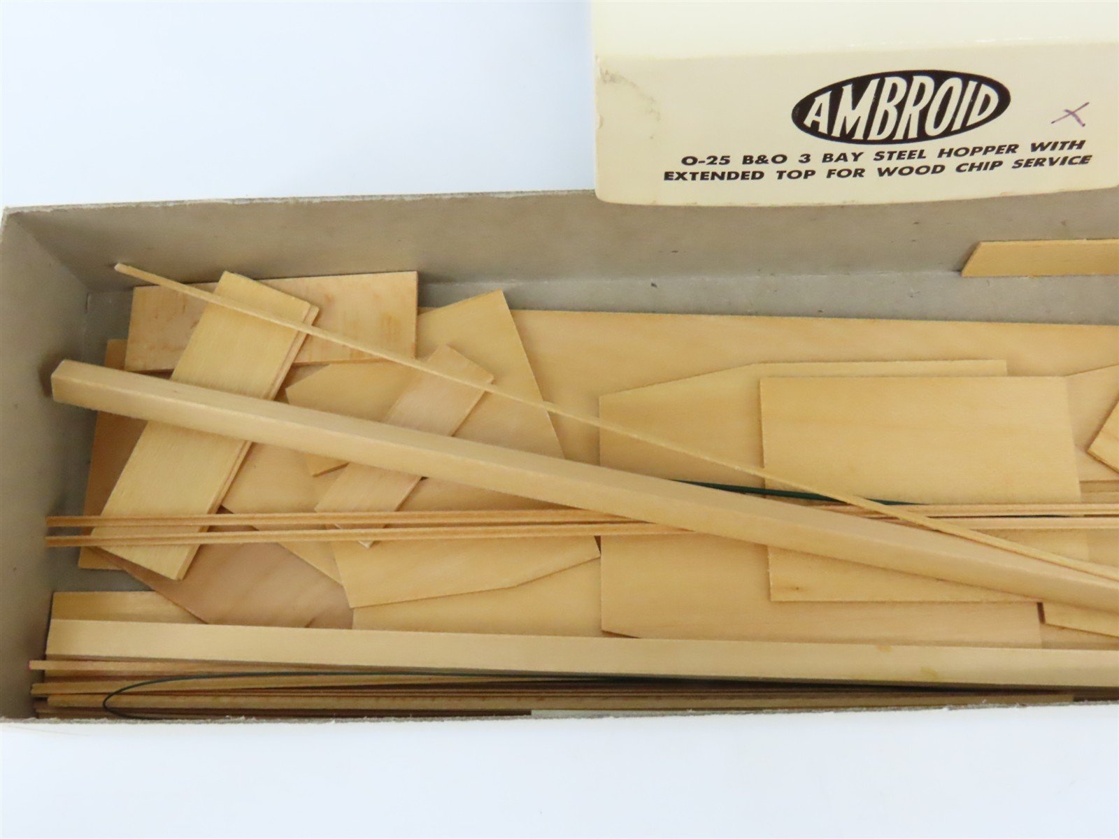 O Scale 2-Rail Ambroid Craftsman Kit #O-25 Undecorated B&O 3-Bay Woodchip Hopper