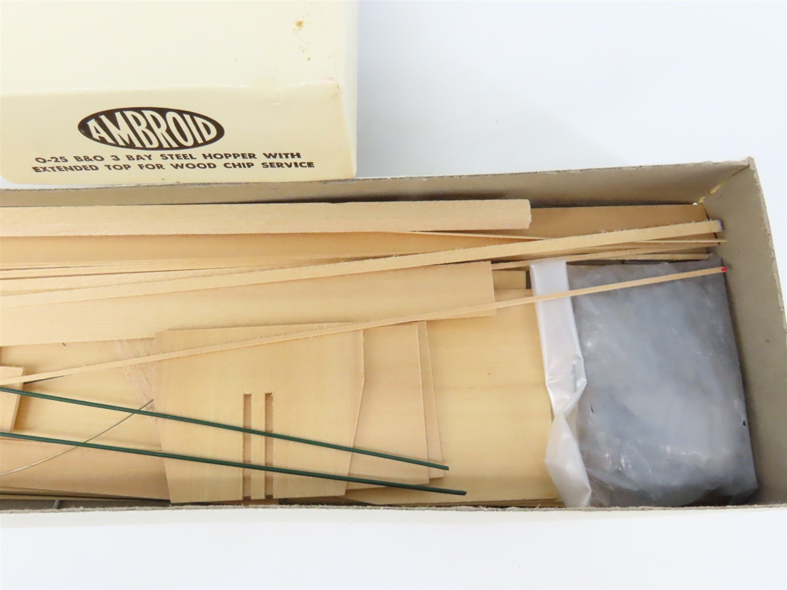O Scale 2-Rail Ambroid Craftsman Kit #O-25 Undecorated B&O 3-Bay Woodchip Hopper