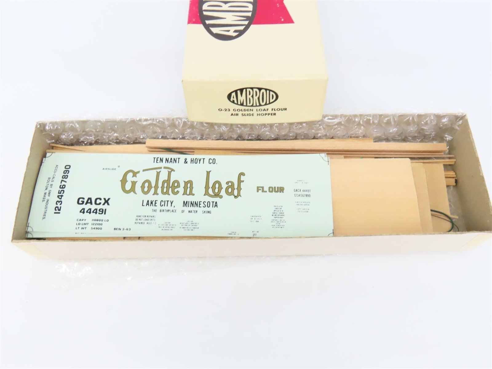 O 2-Rail Ambroid Craftsman Kit #O-23 Undecorated Golden Loaf Airslide Hopper