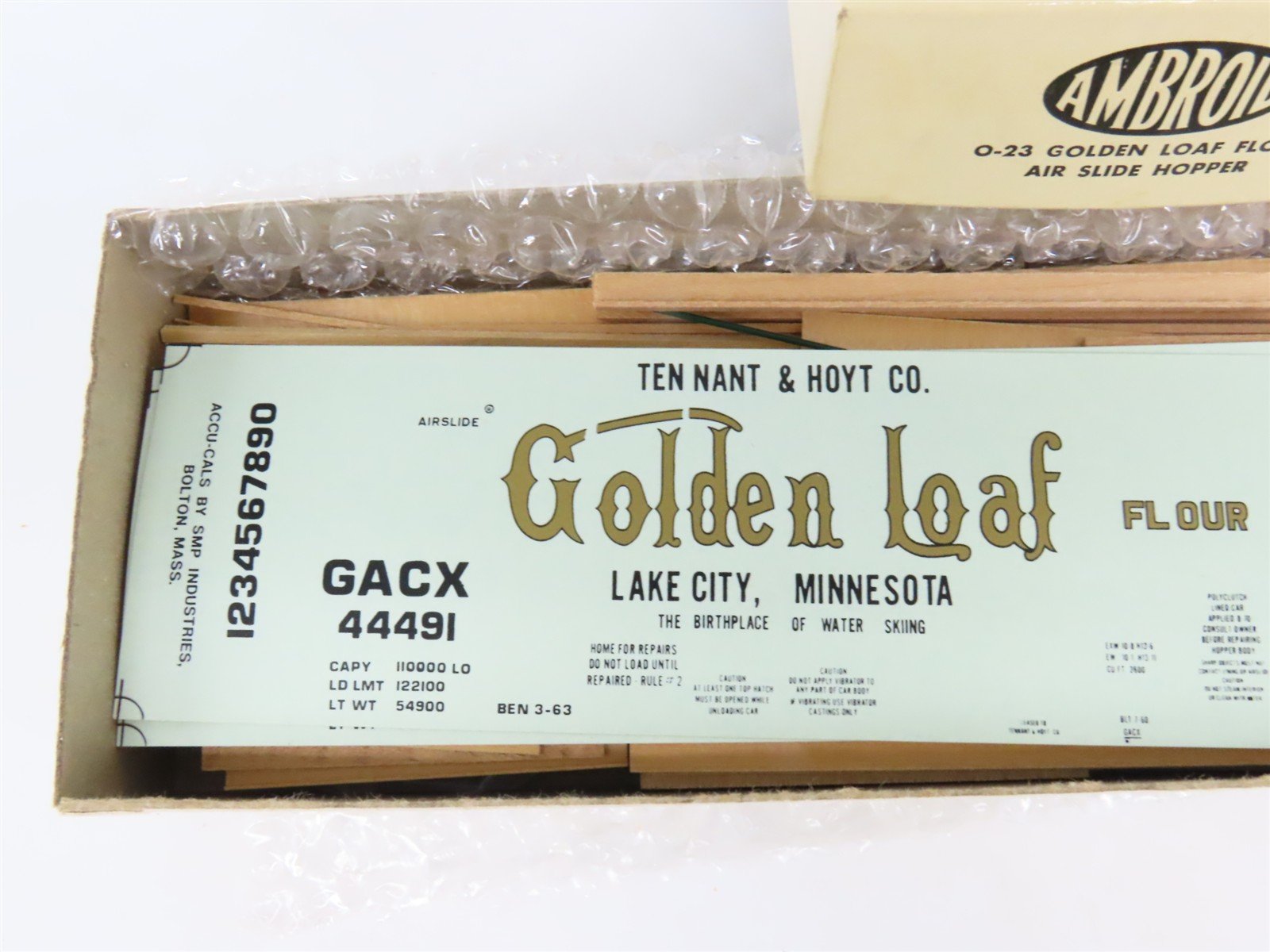 O 2-Rail Ambroid Craftsman Kit #O-23 Undecorated Golden Loaf Airslide Hopper