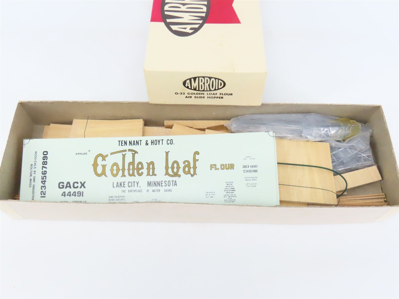 O 2-Rail Ambroid Craftsman Kit #O-23 Undecorated Golden Loaf Airslide Hopper