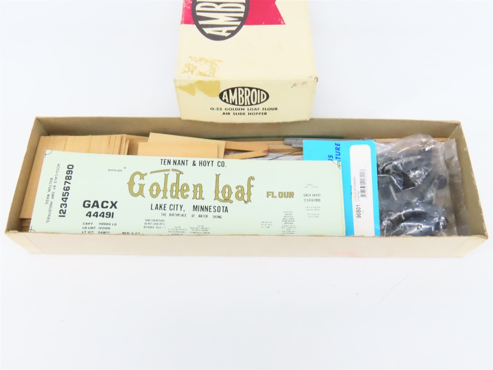 O 2-Rail Ambroid Craftsman Kit #O-23 Undecorated Golden Loaf Airslide Hopper