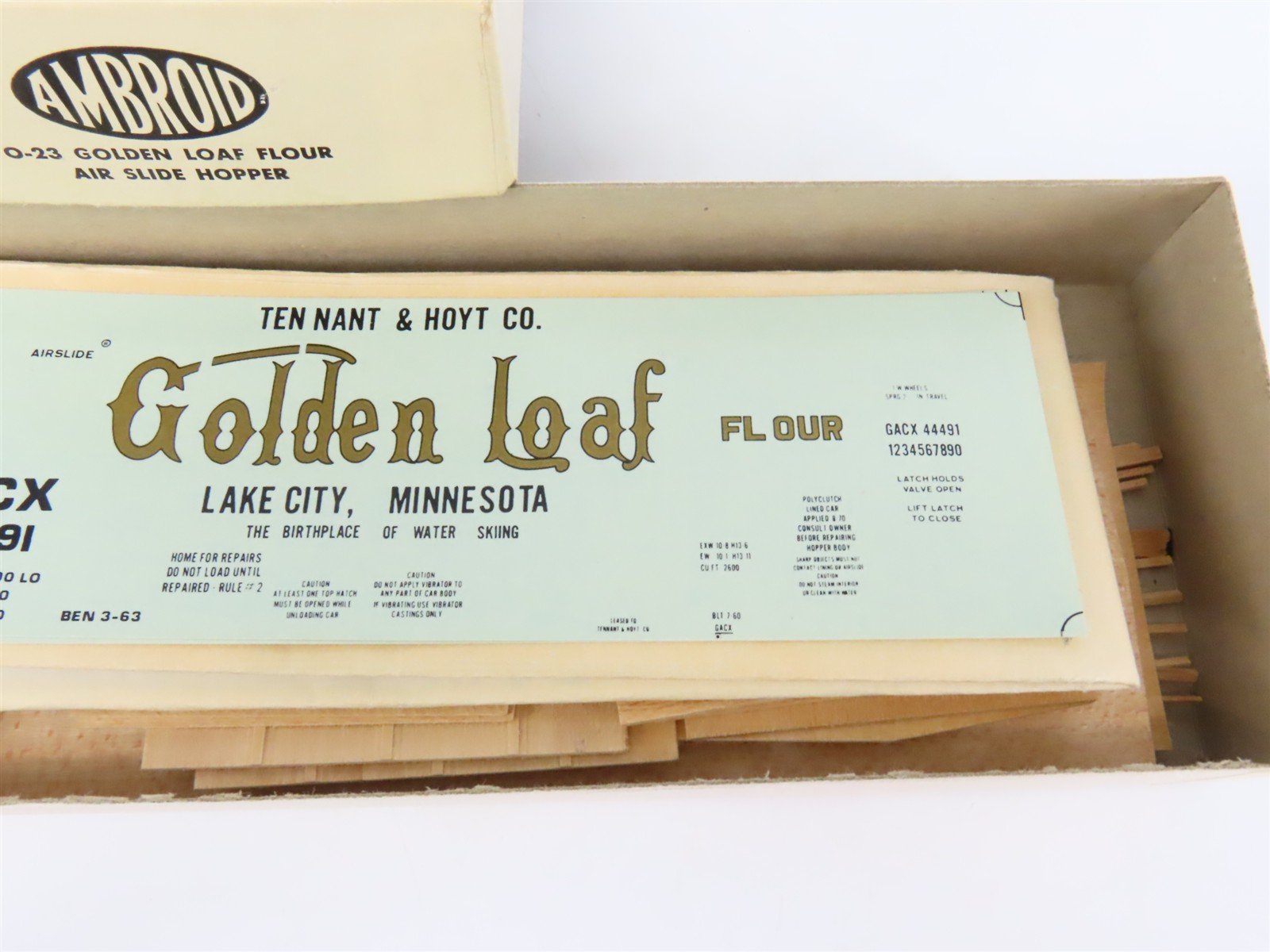 O 2-Rail Ambroid Craftsman Kit #O-23 Undecorated Golden Loaf Airslide Hopper