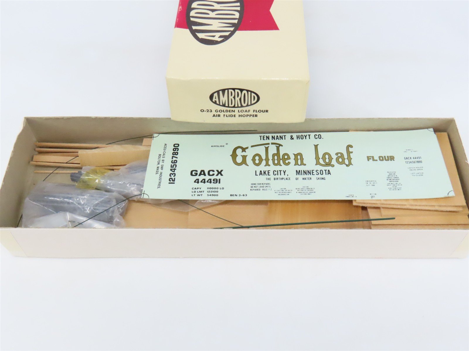 O 2-Rail Ambroid Craftsman Kit #O-23 Undecorated Golden Loaf Airslide Hopper