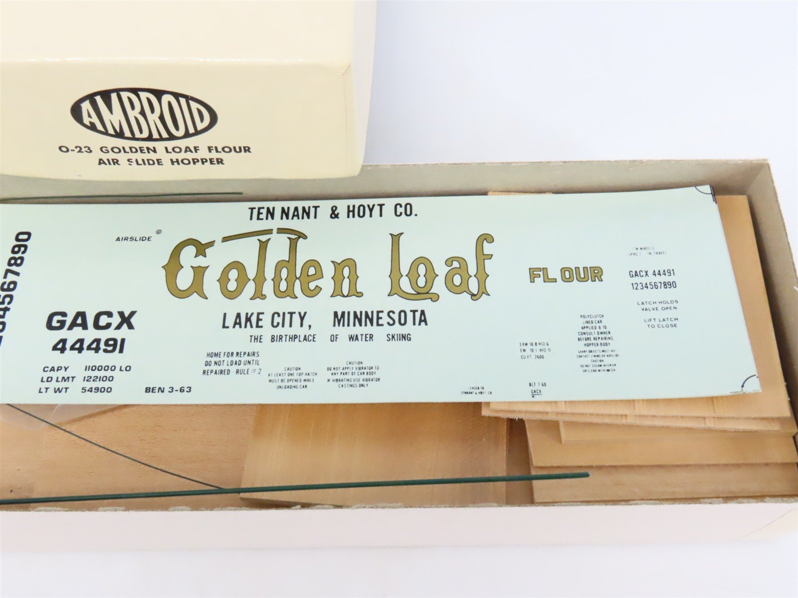 O 2-Rail Ambroid Craftsman Kit #O-23 Undecorated Golden Loaf Airslide Hopper