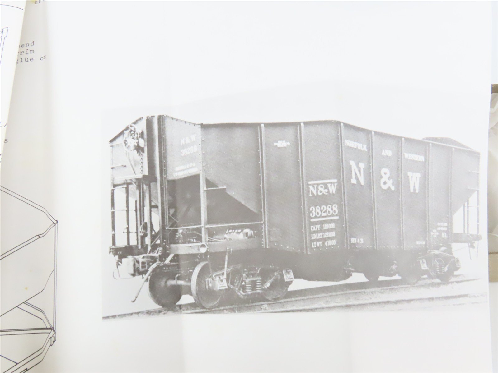 O Scale 2-Rail Quality Craft Craftsman Kit Undecorated N&W 2-Bay Hopper