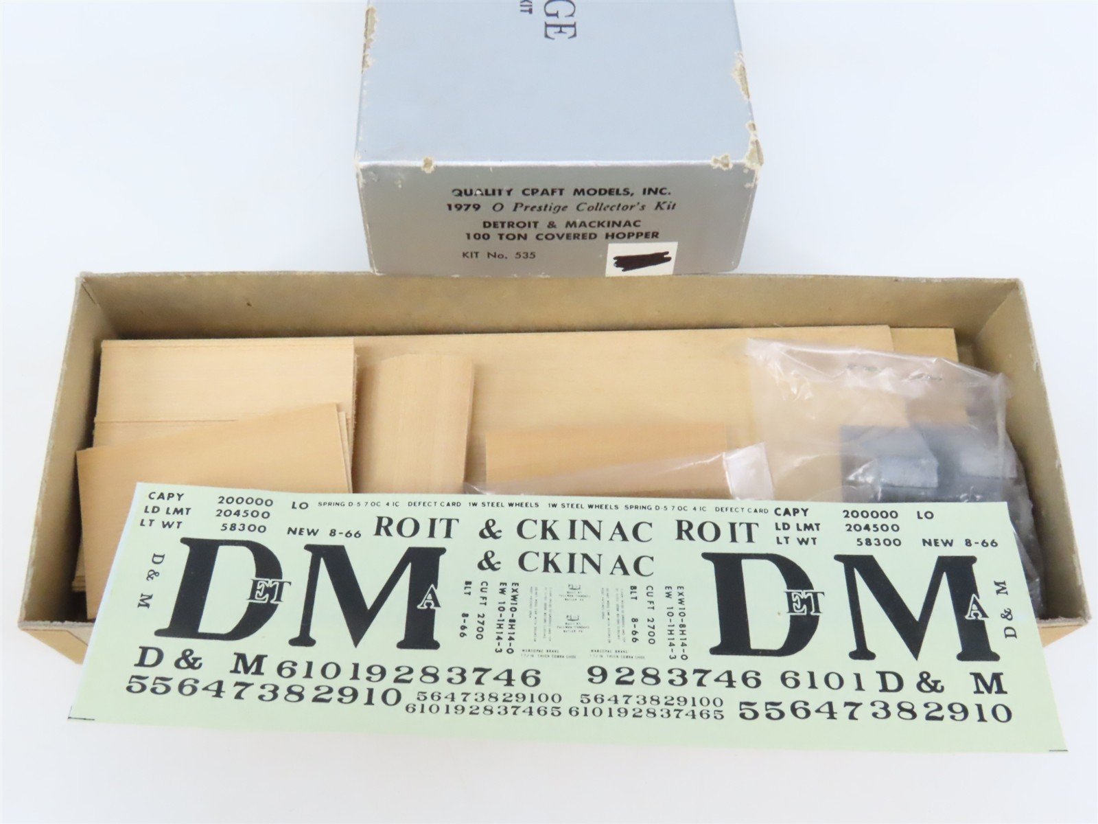 O 2-Rail Quality Craft Craftsman Kit #535 Undecorated D&M 2-Bay Covered Hopper