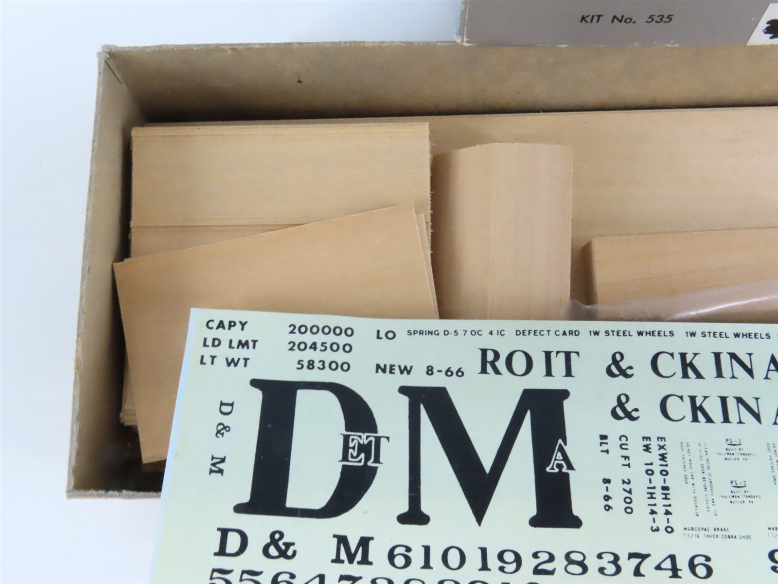 O 2-Rail Quality Craft Craftsman Kit #535 Undecorated D&M 2-Bay Covered Hopper