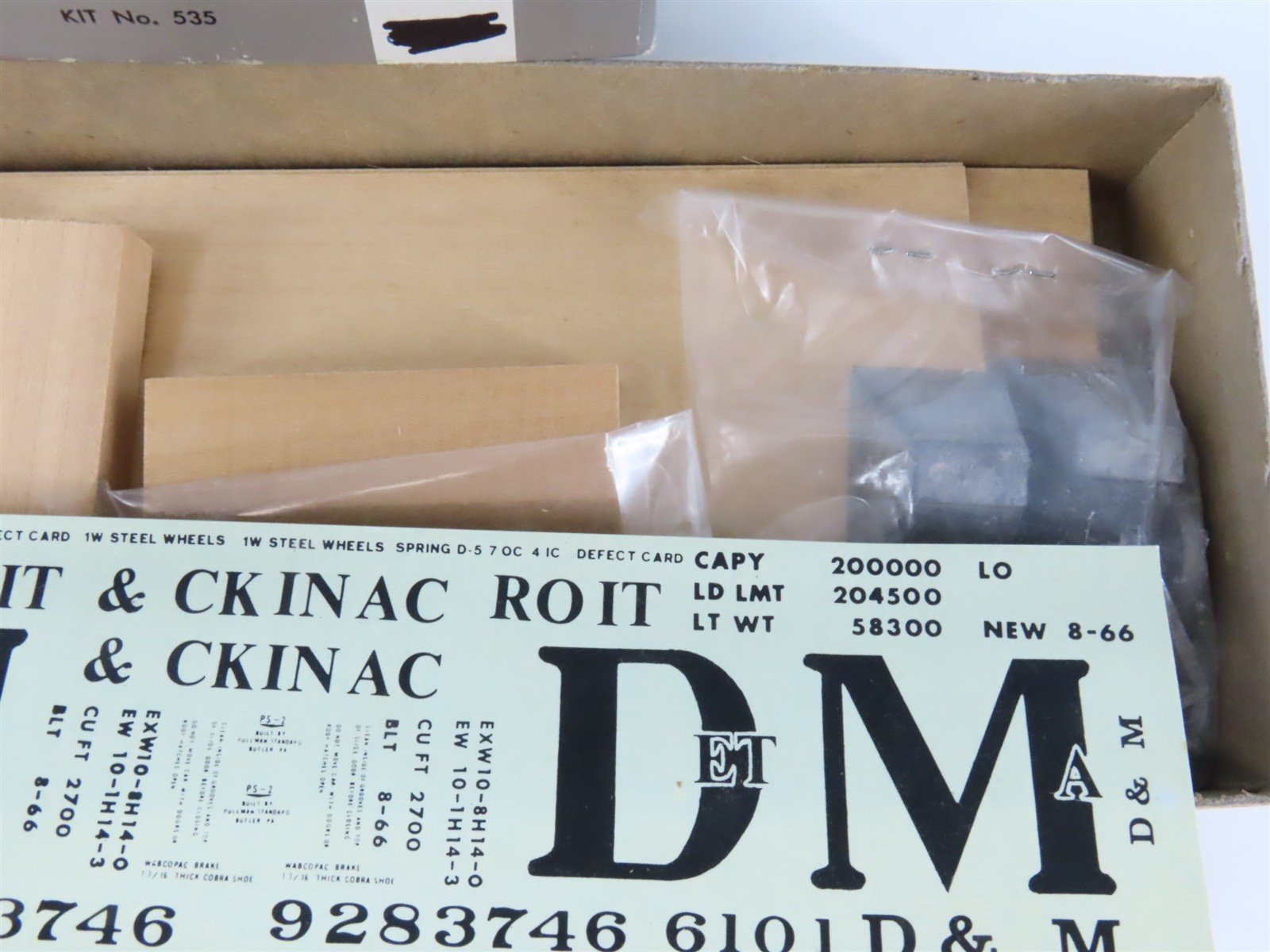 O 2-Rail Quality Craft Craftsman Kit #535 Undecorated D&M 2-Bay Covered Hopper