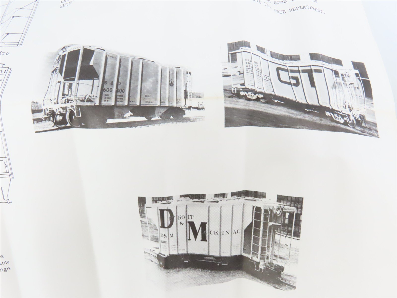 O 2-Rail Quality Craft Craftsman Kit #535 Undecorated D&M 2-Bay Covered Hopper