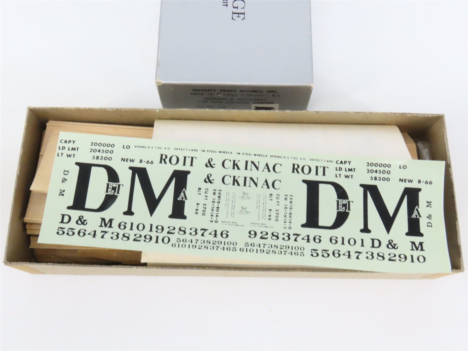O 2-Rail Quality Craft Craftsman Kit #535 Undecorated D&M 2-Bay Covered Hopper