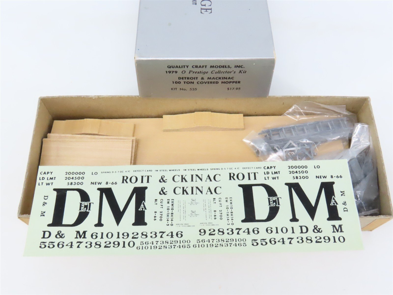 O 2-Rail Quality Craft Craftsman Kit #535 Undecorated D&M 2-Bay Covered Hopper