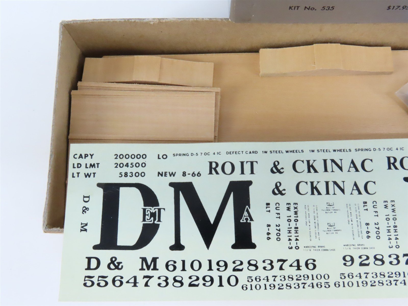 O 2-Rail Quality Craft Craftsman Kit #535 Undecorated D&M 2-Bay Covered Hopper