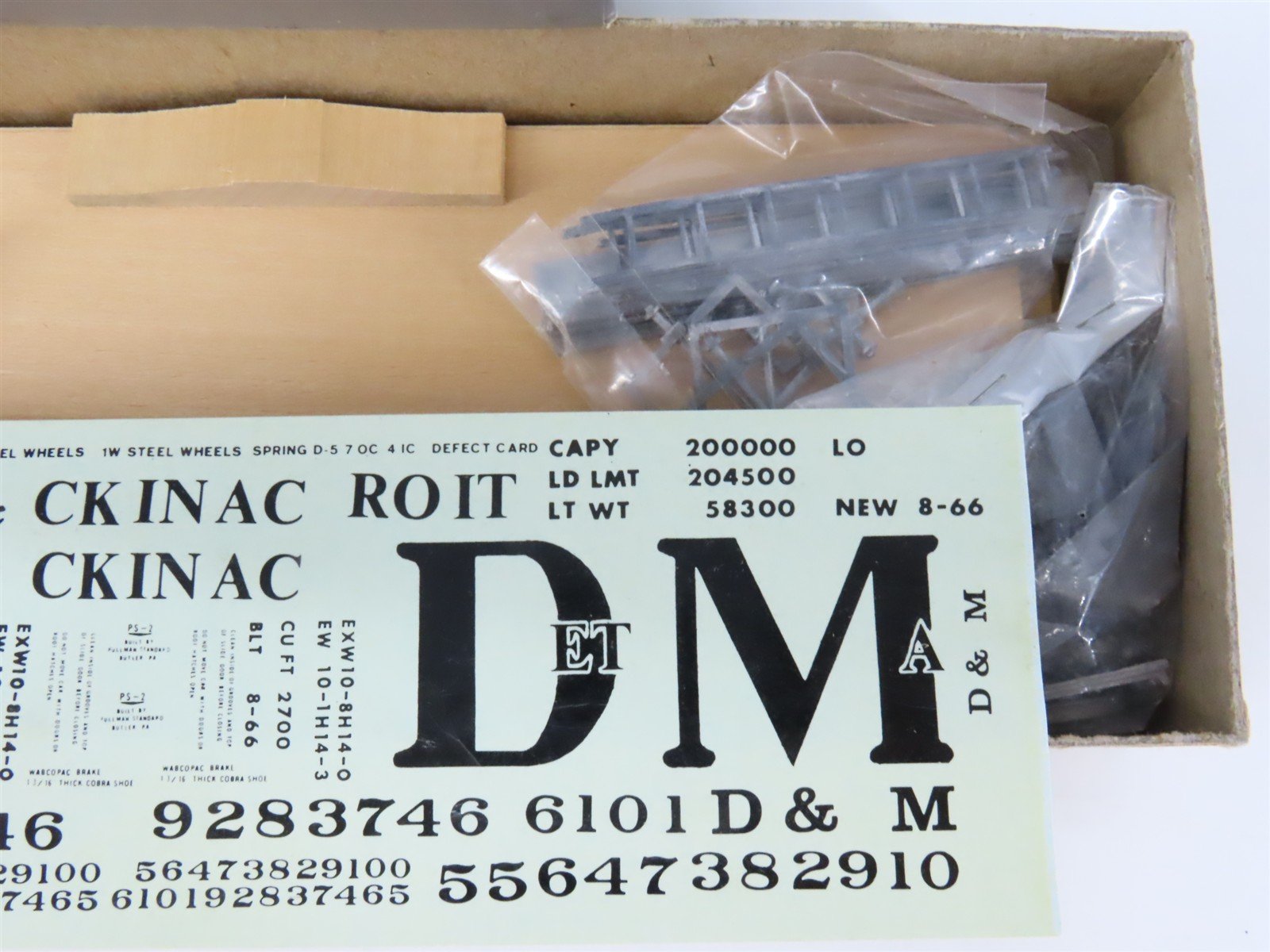 O 2-Rail Quality Craft Craftsman Kit #535 Undecorated D&M 2-Bay Covered Hopper