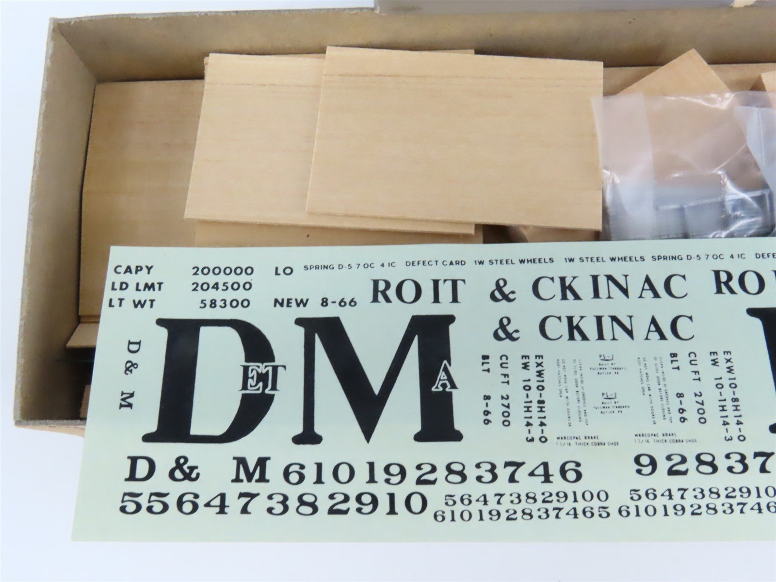 O 2-Rail Quality Craft Craftsman Kit #535 Undecorated D&M 2-Bay Covered Hopper