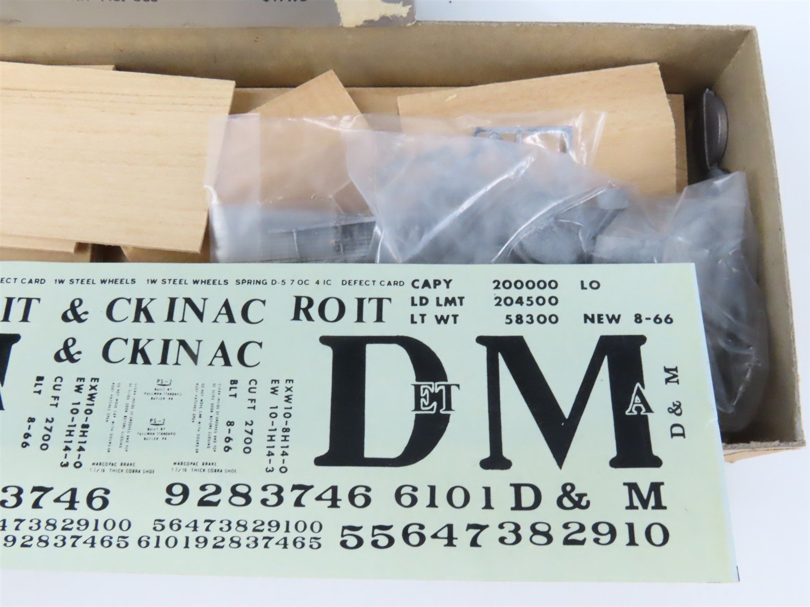 O 2-Rail Quality Craft Craftsman Kit #535 Undecorated D&M 2-Bay Covered Hopper
