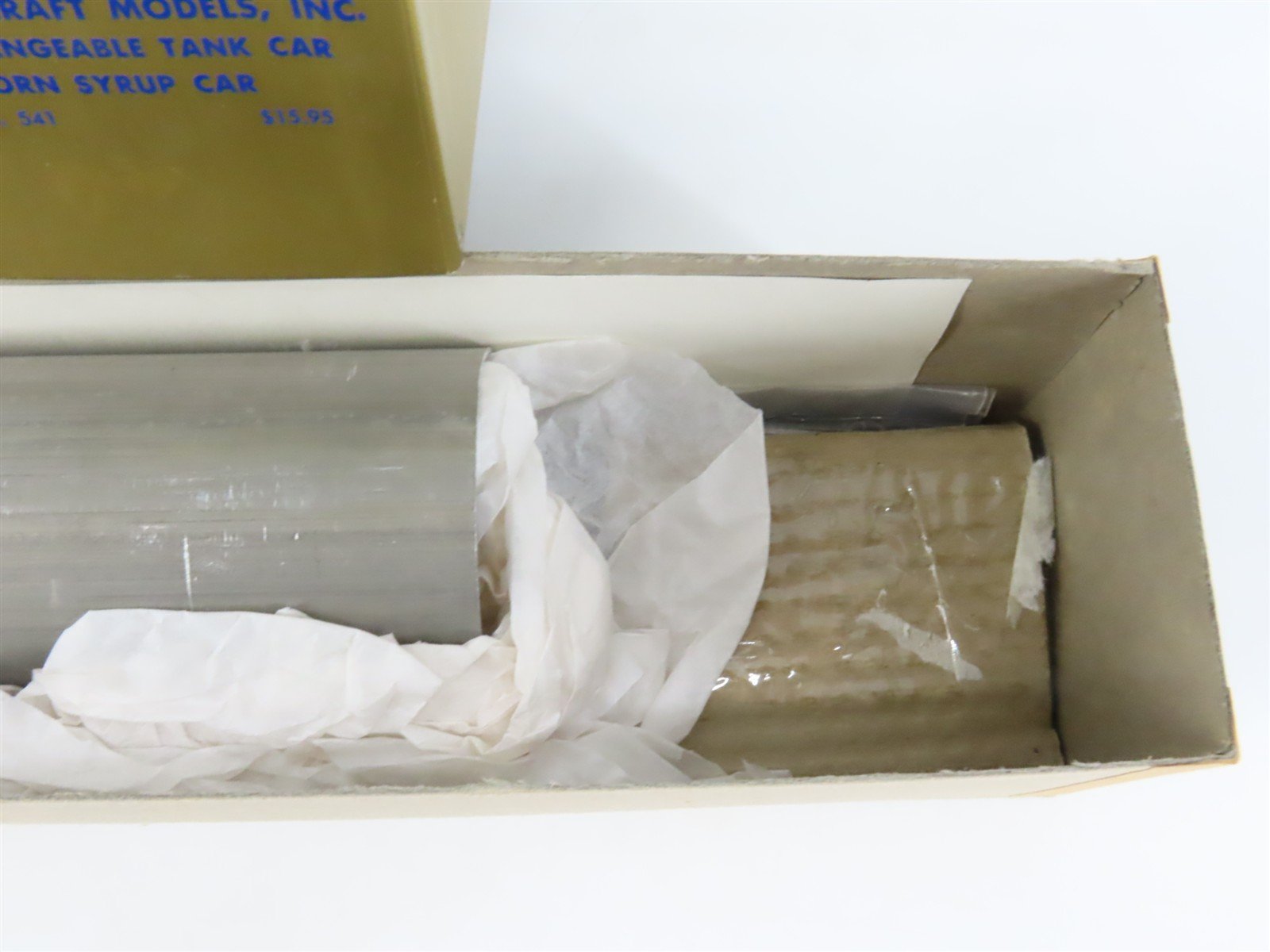 O 2-Rail Quality Craft Aluminum Kit 541 Undecorated UTLX 29' Changeable Tank Car