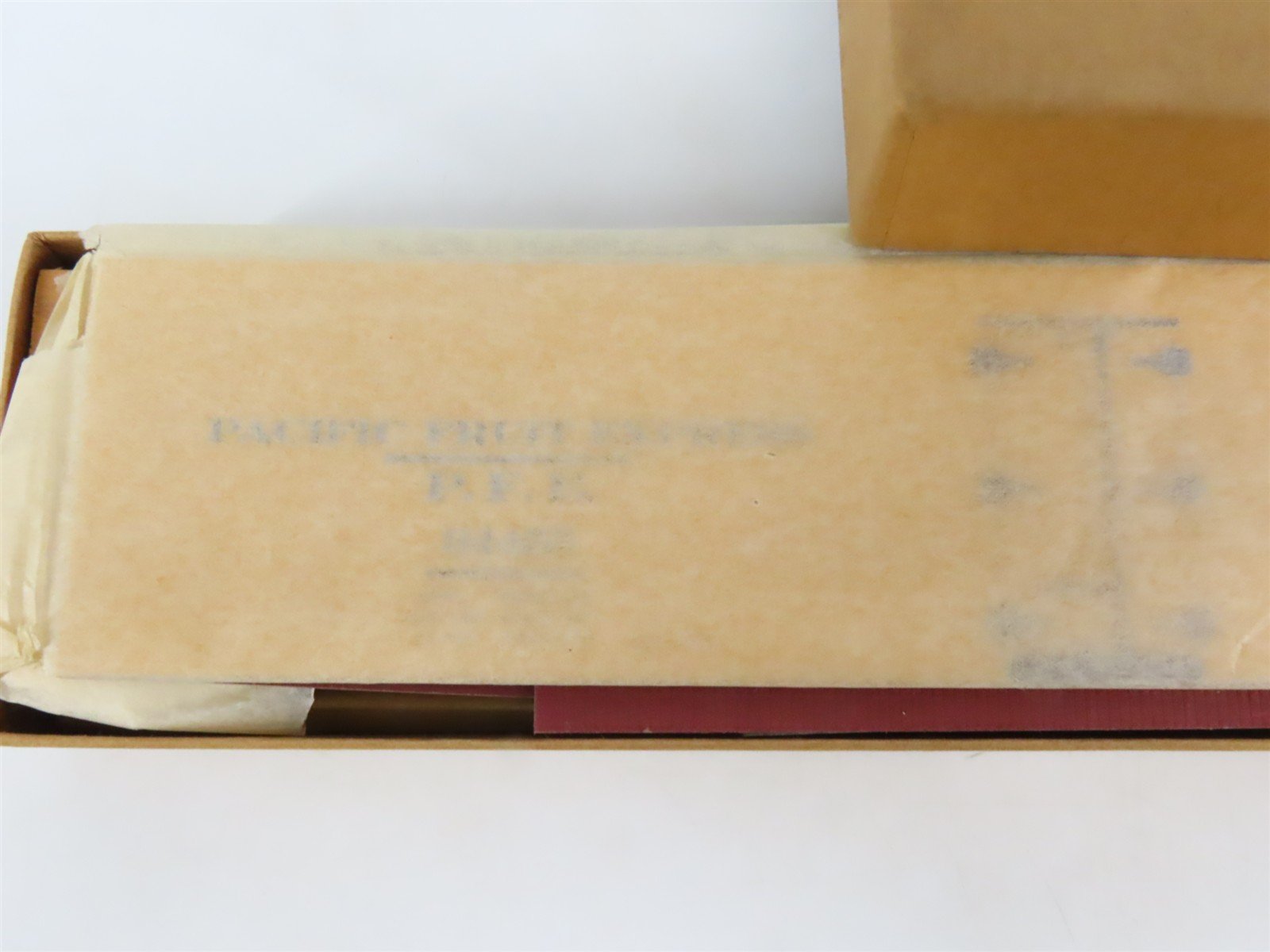 O Scale 2-Rail Craftsman Kit PFE Pacific Fruit Express 40' Wood Reefer #34455
