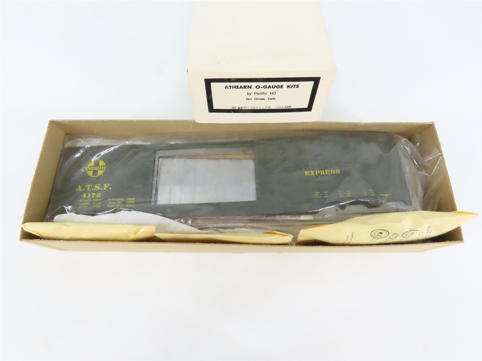 O Scale 2-Rail Athearn Kit #0204 ATSF Santa Fe 50' Auto/Express Box Car #4172