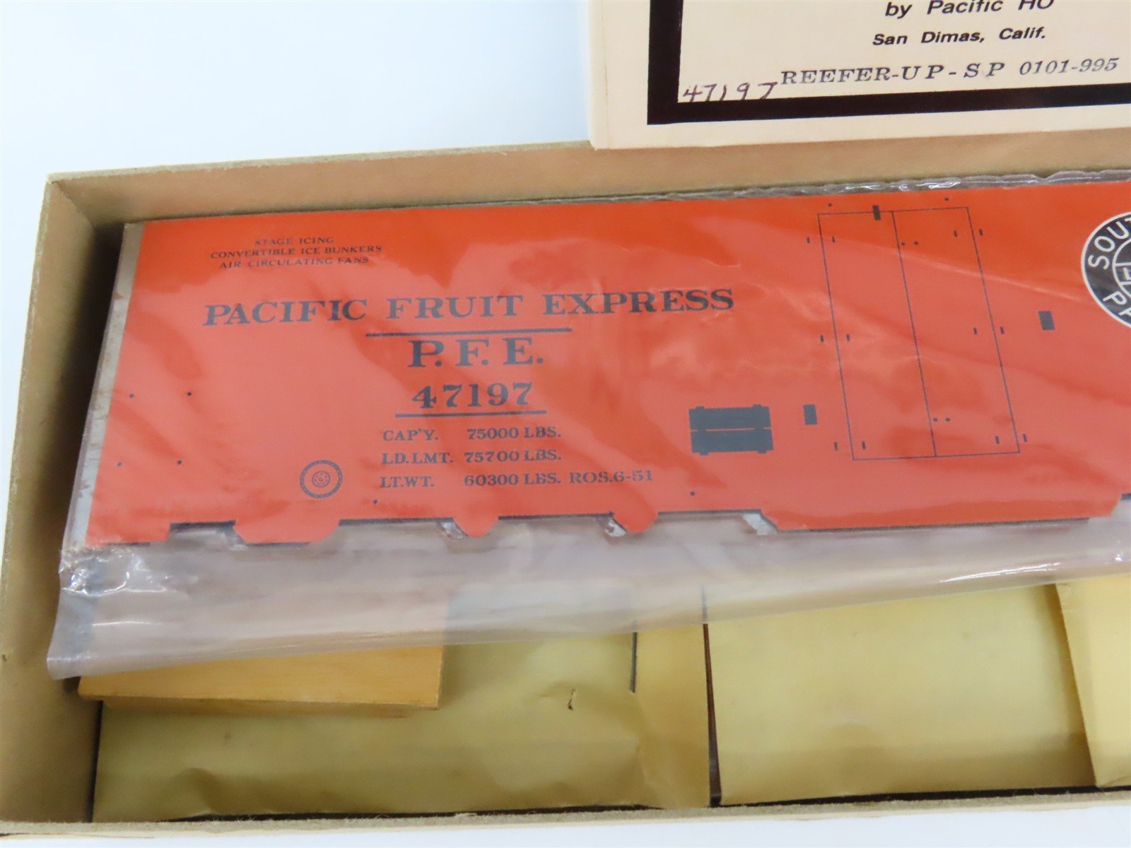 O Scale 2-Rail Athearn Kit 0101 PFE Pacific Fruit Express 40' Reefer #47197