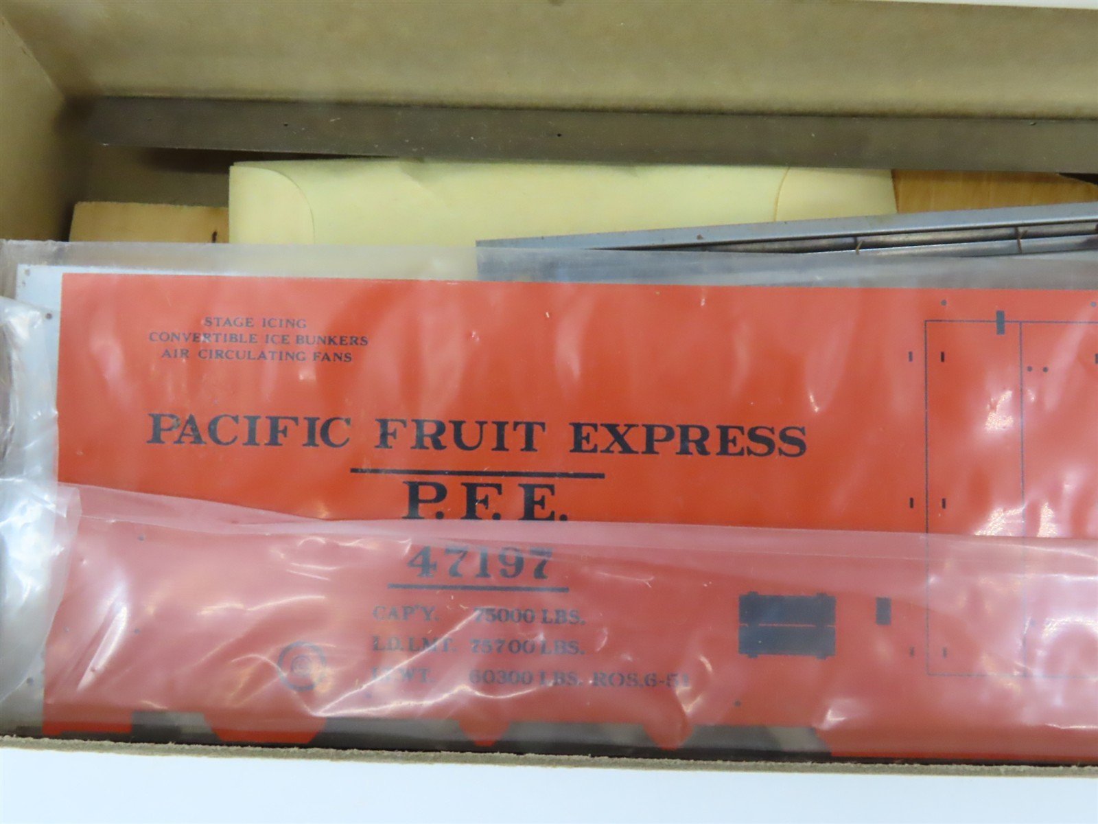 O Scale 2-Rail Athearn Kit 0101 PFE Pacific Fruit Express 40' Reefer #47197