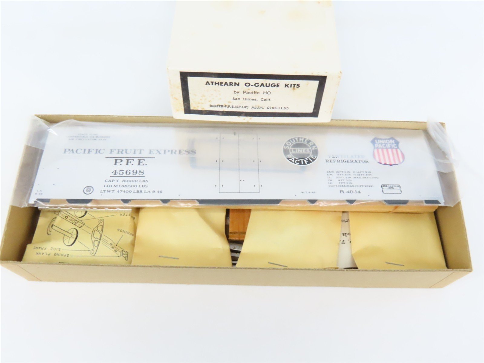 O Scale 2-Rail Athearn Kit 0105 PFE Pacific Fruit Express 40' Reefer #45698