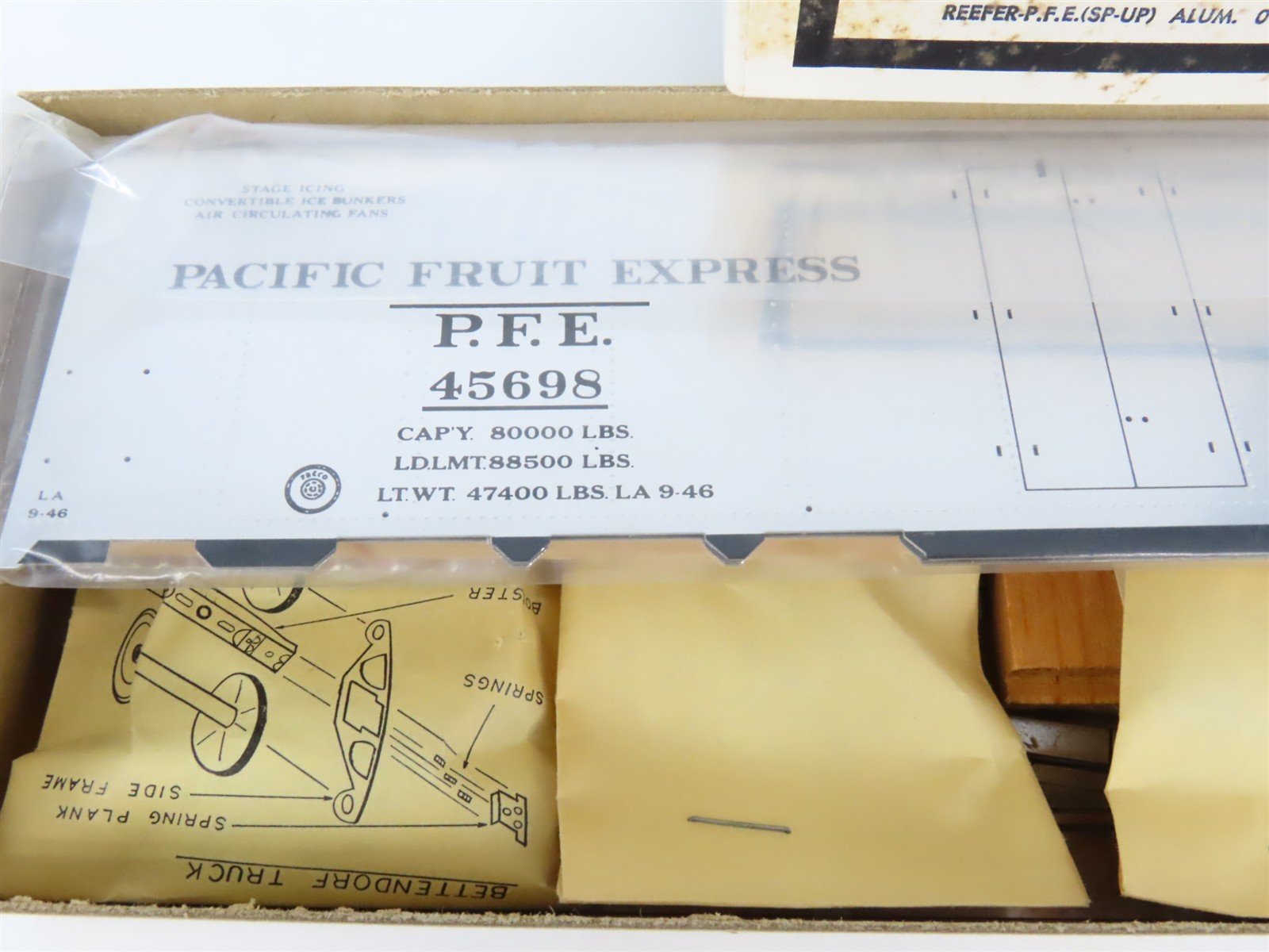 O Scale 2-Rail Athearn Kit 0105 PFE Pacific Fruit Express 40' Reefer #45698