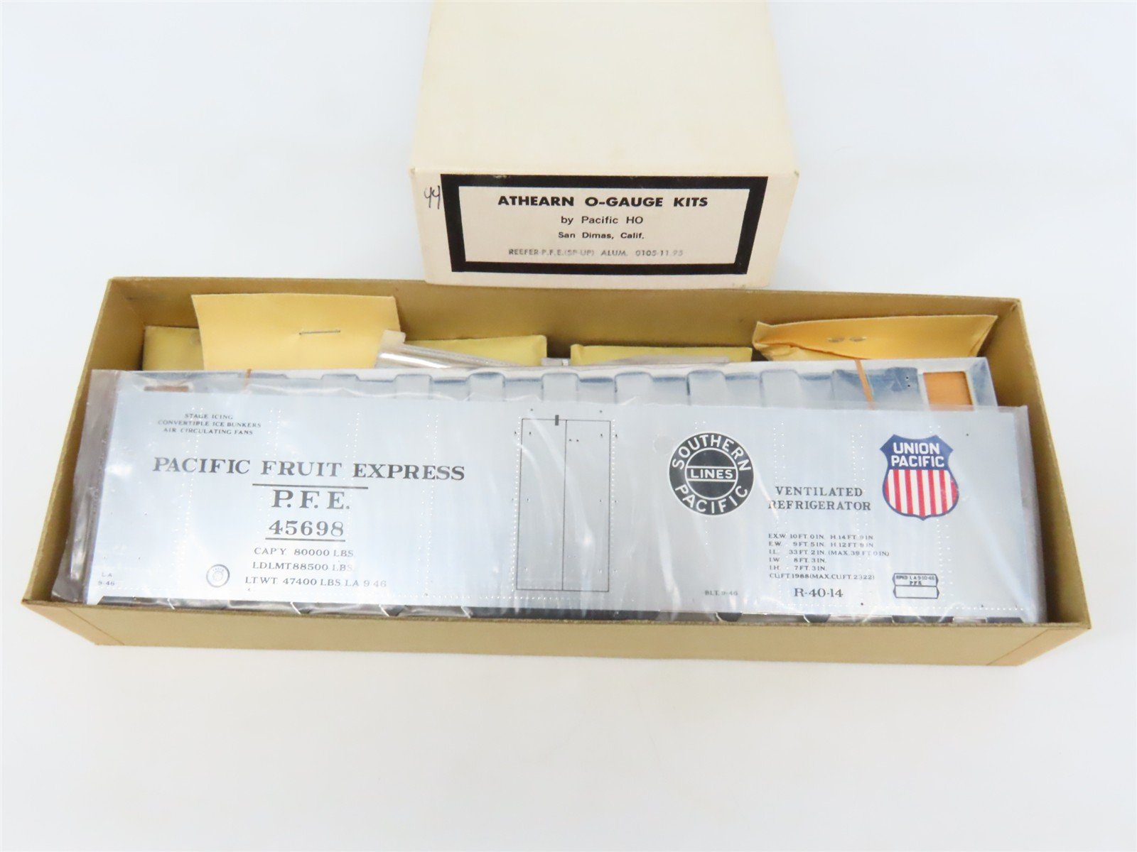 O Scale 2-Rail Athearn Kit 0105 PFE Pacific Fruit Express 40' Reefer #45698