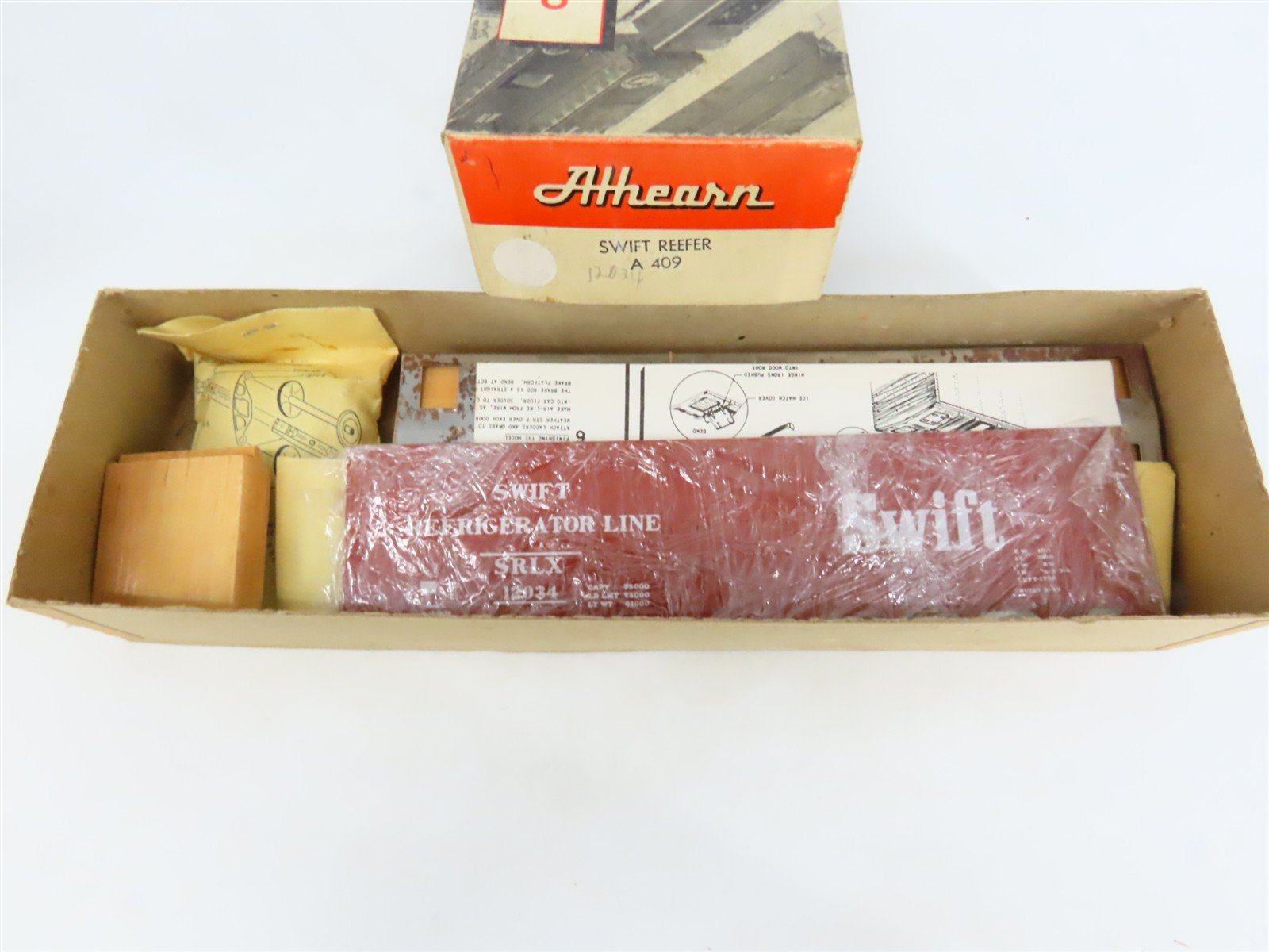 O Scale 2-Rail Athearn Kit A409 SRLX Swift Refrigerator 40' Steel Reefer #12034