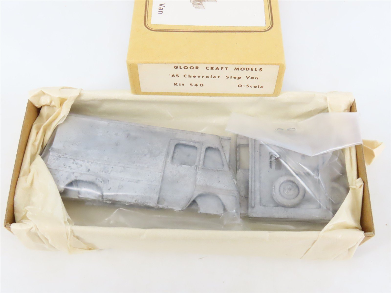 O 1/48 Scale Gloor-Craft Die-Cast Kit #540 Undecorated 1965 Chevrolet Step Van