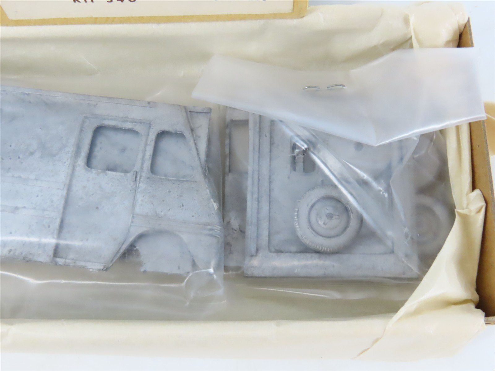 O 1/48 Scale Gloor-Craft Die-Cast Kit #540 Undecorated 1965 Chevrolet Step Van