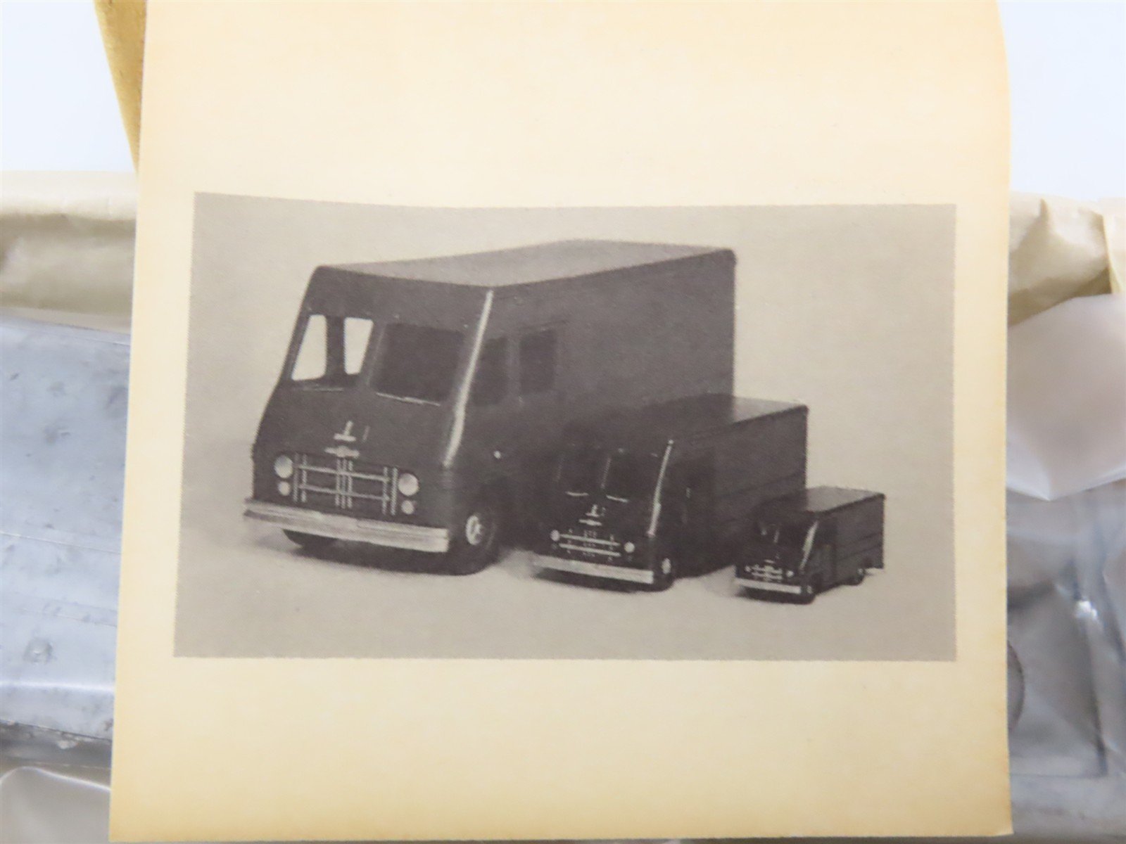 O 1/48 Scale Gloor-Craft Die-Cast Kit #540 Undecorated 1965 Chevrolet Step Van