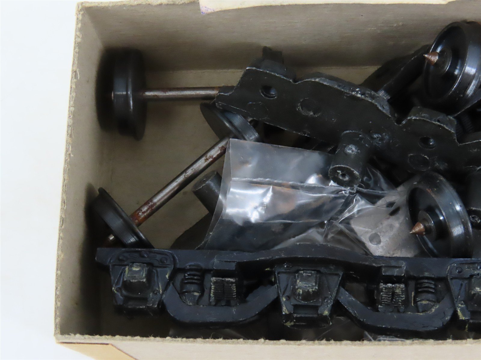 O 2-Rail Vintage Walthers Zamak Pullman 6-Wheel Trucks w/ Metal Wheels - 1 Pair