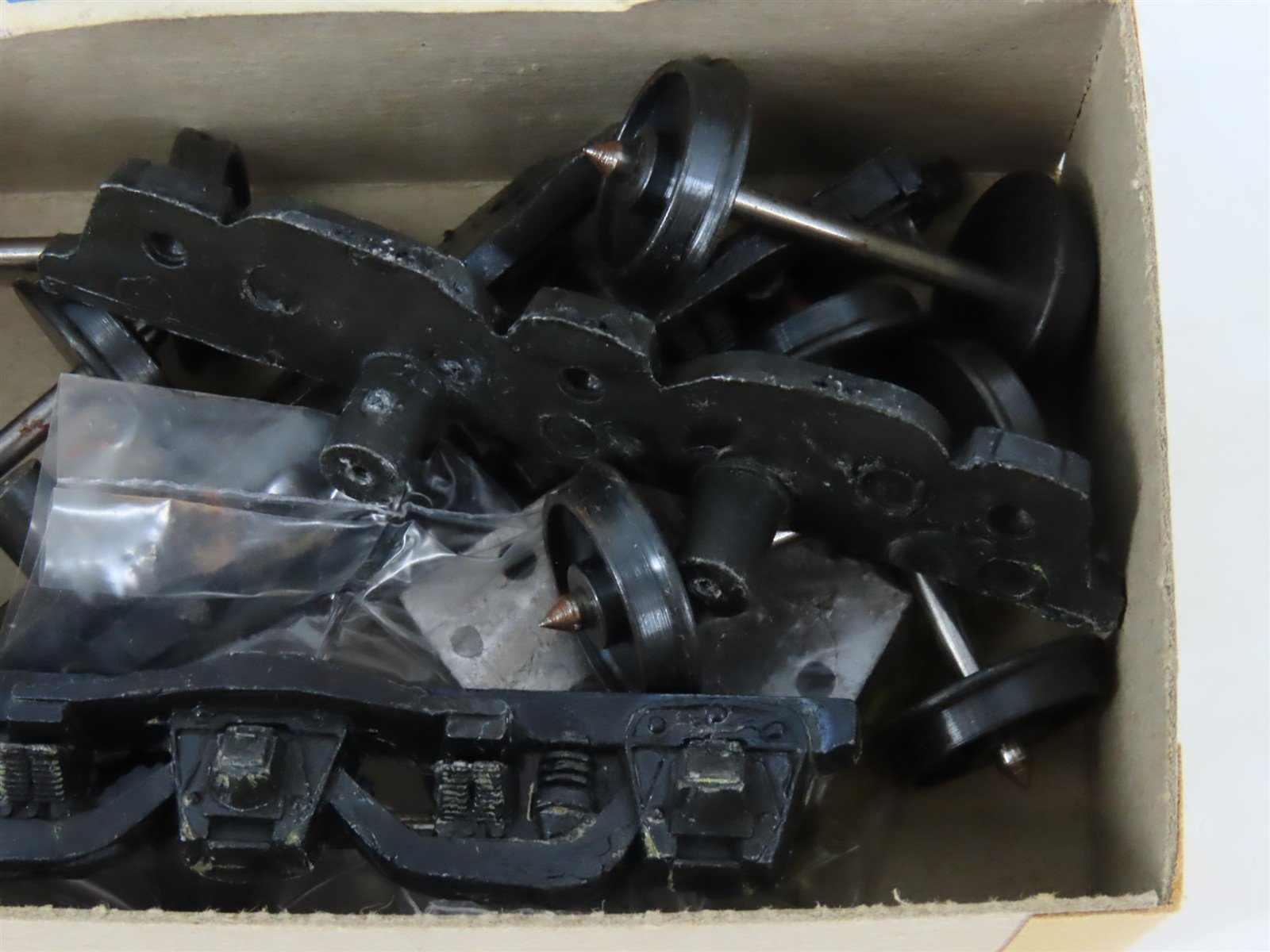 O 2-Rail Vintage Walthers Zamak Pullman 6-Wheel Trucks w/ Metal Wheels - 1 Pair