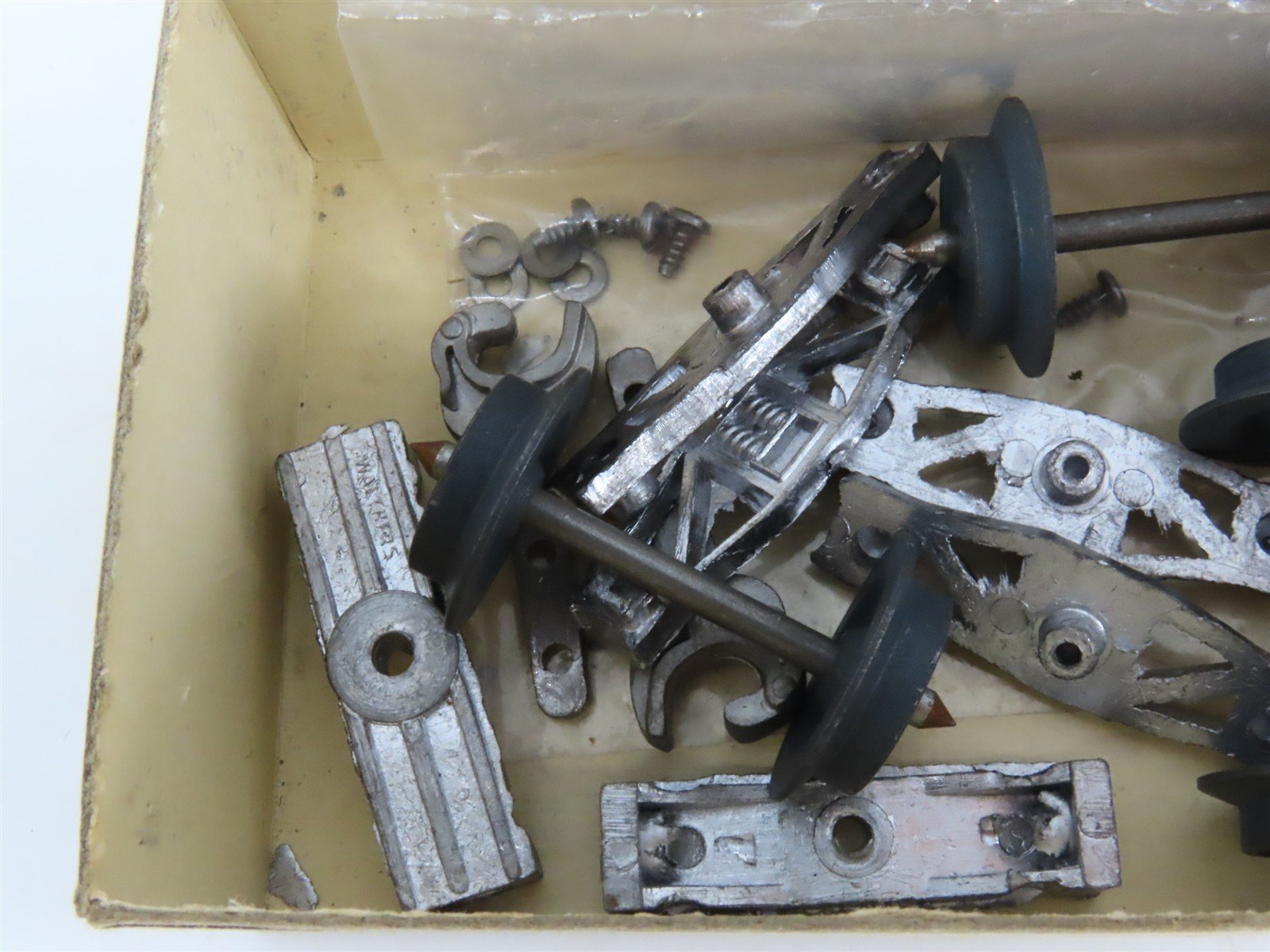 O Gauge 3-Rail Vintage Walthers Metal Arch Bar Trucks w/ Metal Wheels - 1 Pair
