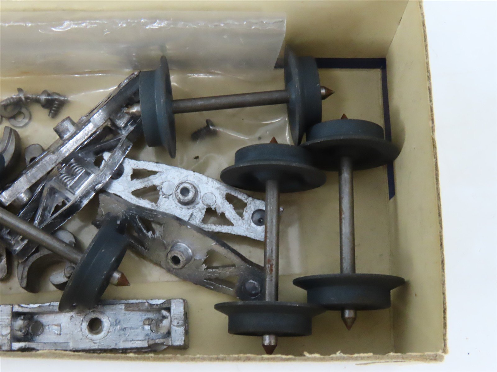 O Gauge 3-Rail Vintage Walthers Metal Arch Bar Trucks w/ Metal Wheels - 1 Pair