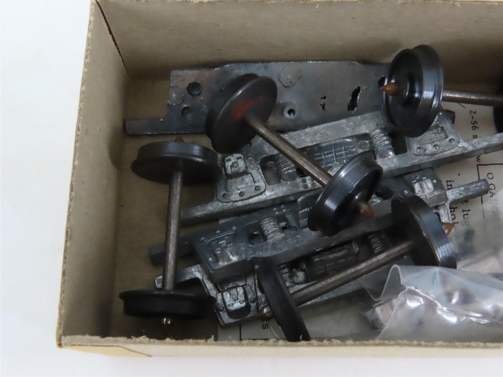 O 2-Rail Vintage Walthers Zamak Pullman 4-Wheel Trucks w/ Metal Wheels - 1 Pair