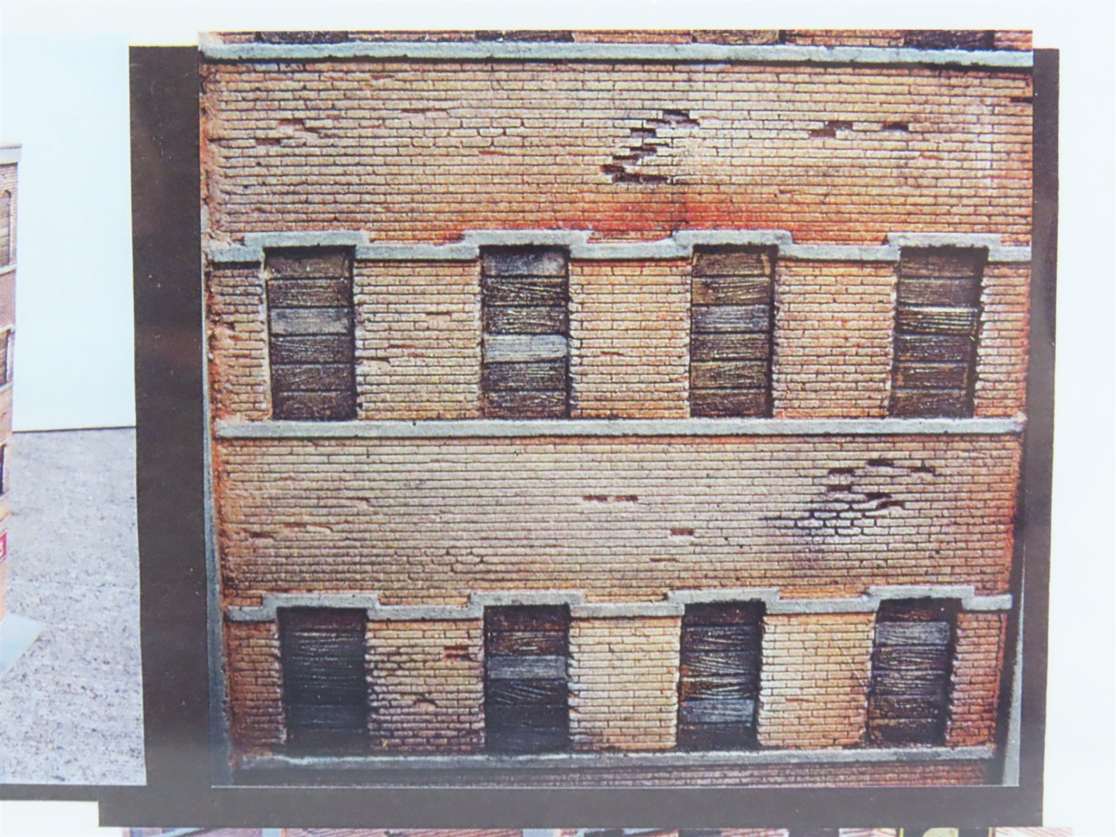 HO Scale Downtown Deco Hydrocal Kit #DD1010 Old Brownstones/Drug Store - SEALED