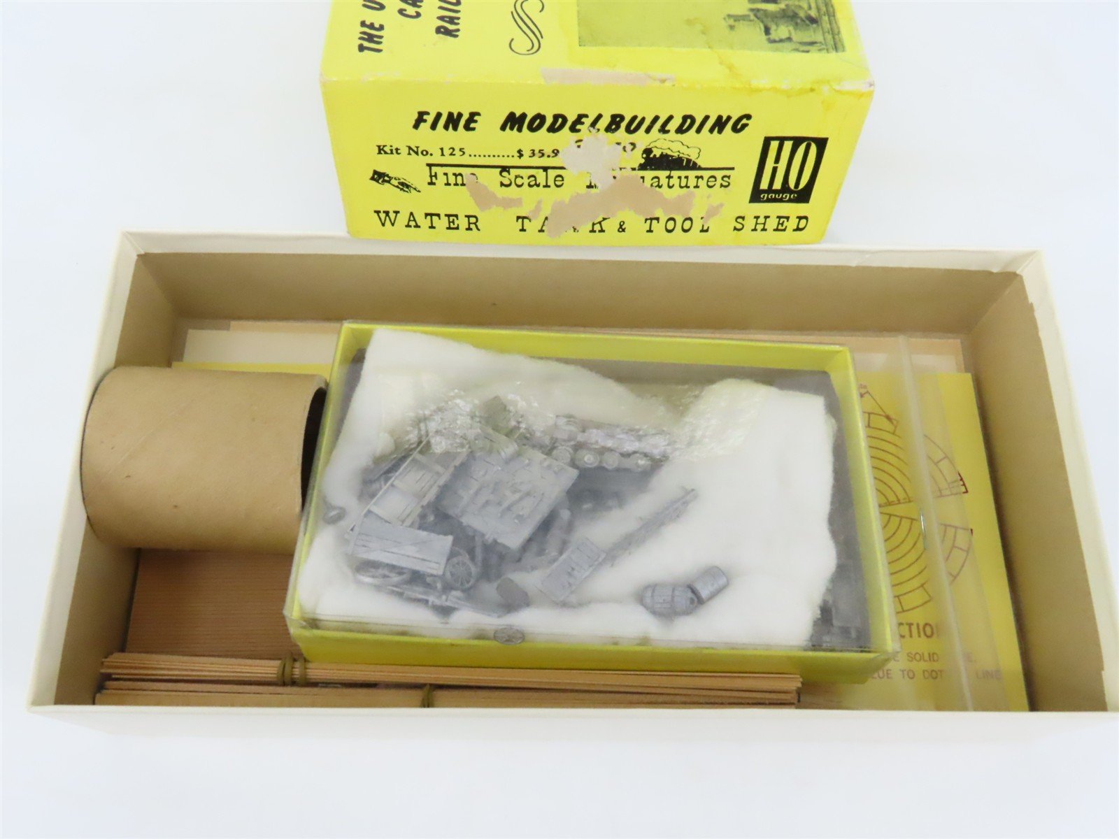 HO 1/87 Fine Scale Miniatures Craftsman Kit #125 Water Tank & Tool Shed