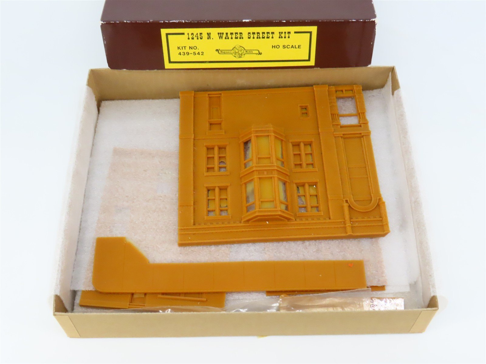 HO Scale Magnuson Models 439-542 1245 N. Water Street Building Kit
