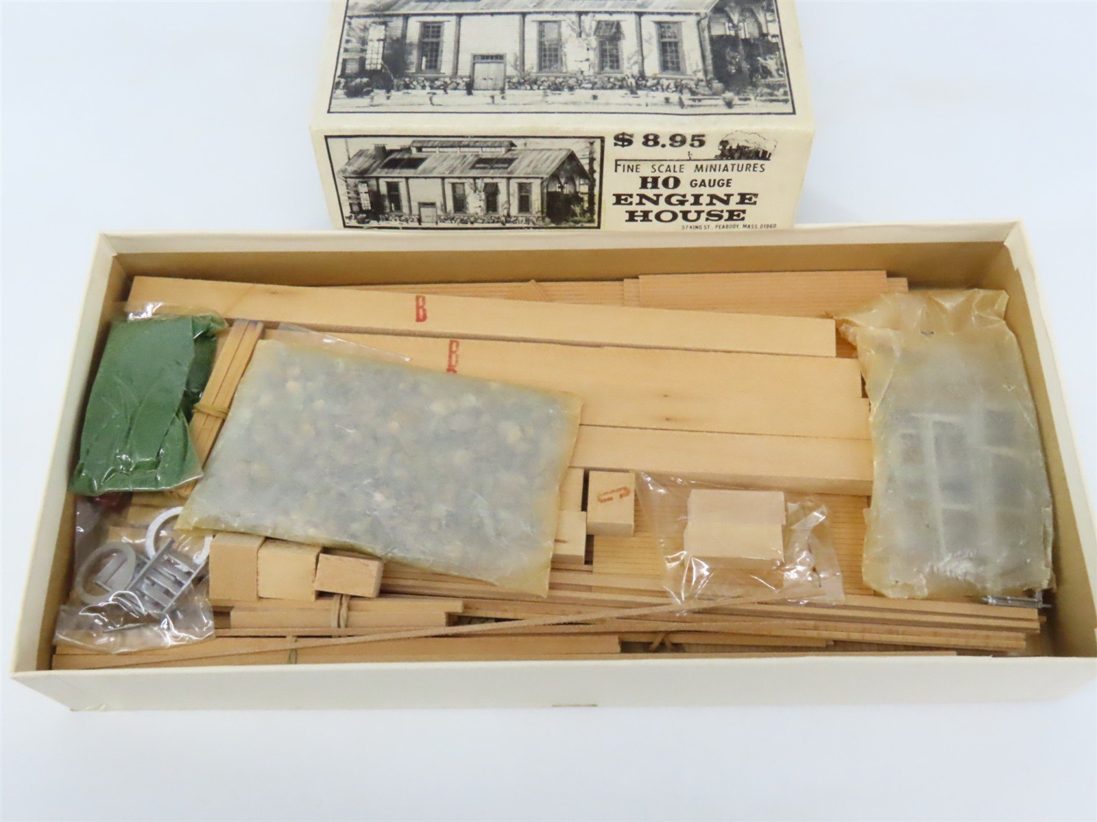 HO Scale Fine Scale Miniatures 35 Engine House Building Kit
