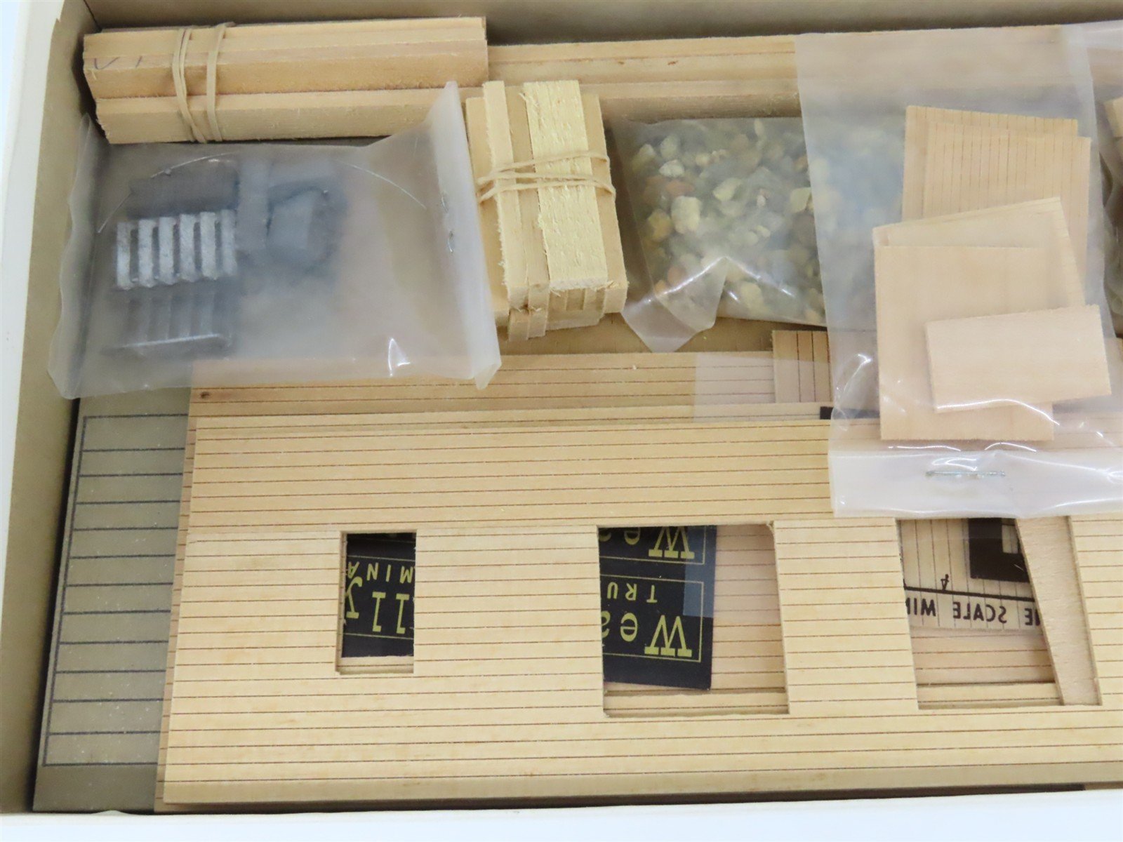 HO Scale Fine Scale Miniatures 55 Weary Willy's Truck Terminal Building Kit