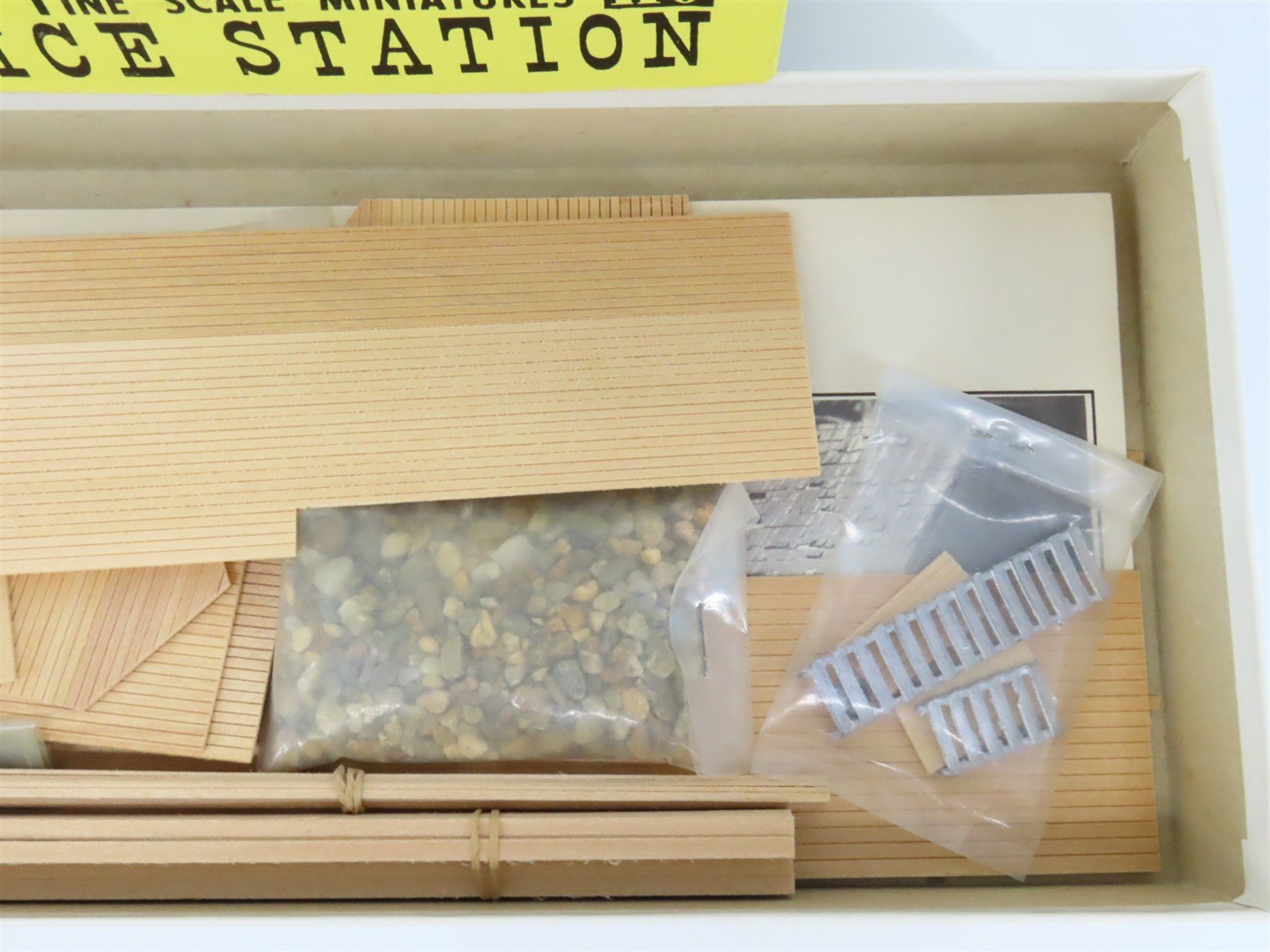 HO Scale Fine Scale Miniatures 50 Ice Station Building Kit